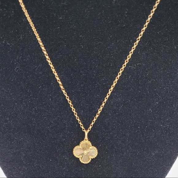 18k Solid Gold Clover Necklace - Picture 5 of 7